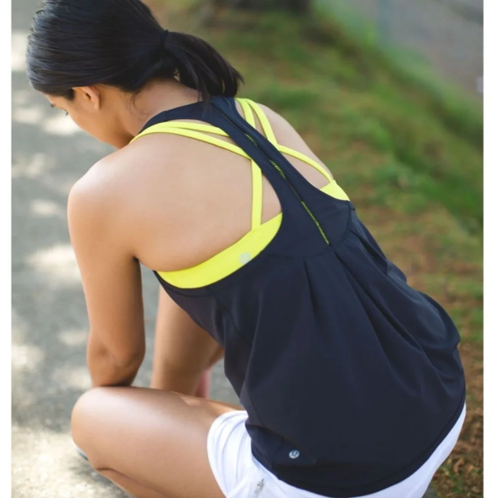 Lululemon Athletic Lightened Up Singlet Gym Tank Black Size 6
